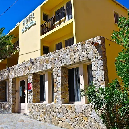Hotel Le Grillon-3